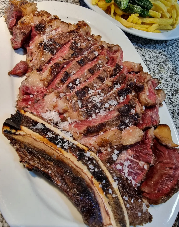 Chuleta de vaca madurada al carbón